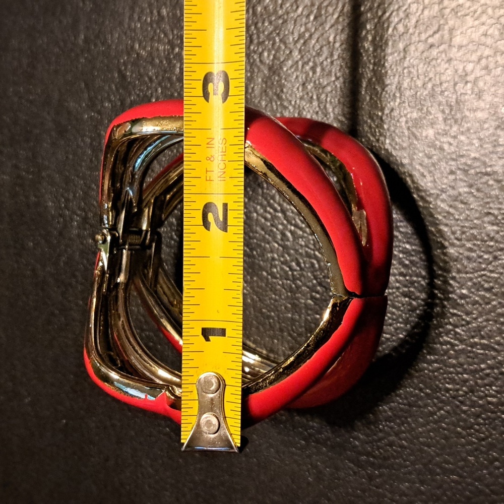 Bold Red and Gold Lip 3D Design Bracelet - Picture 3 of 3
